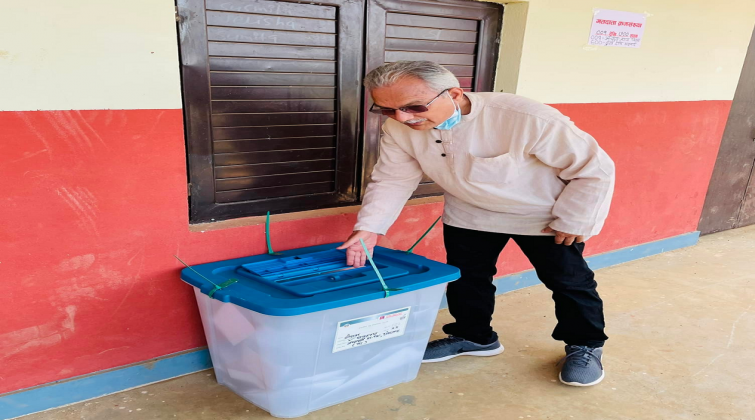 मतपत्र सार्वजनिक गरेको भन्दै आयोगले सोध्यो भट्टराईलाई स्पष्टीकरण